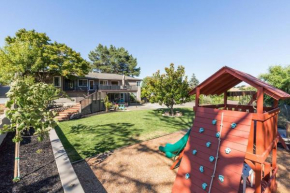 BREATHTAKING VIEWS Executive Lafayette Family Home